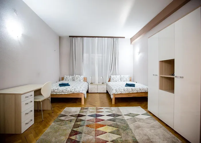 Spacious City View Apartment With Balcony Bucureşti